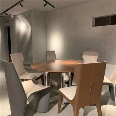 Kerusi Persidangan dengan Meja